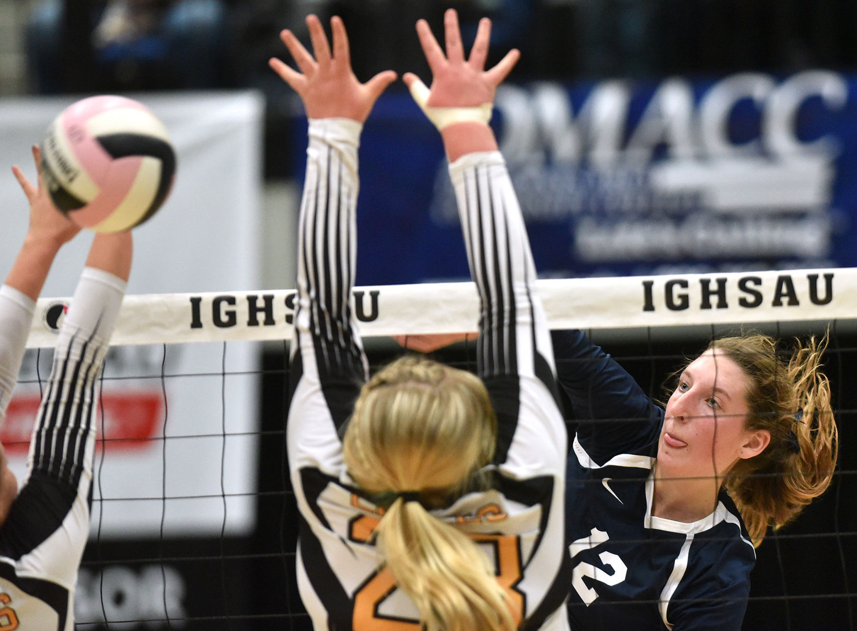 Hudson vs Lawton-Bronson state volleyball